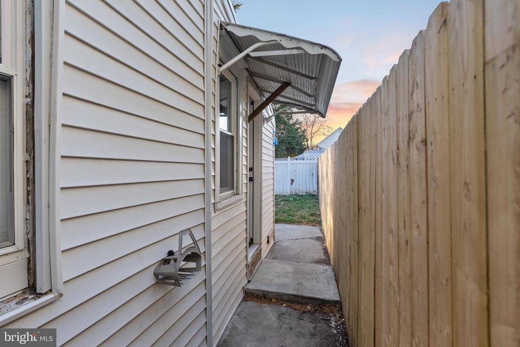 324 St Mary St