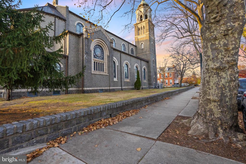 324 St Mary St