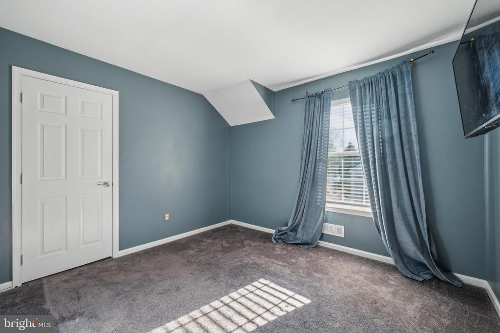 3 Kathryn Ct