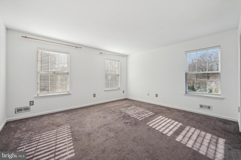 3 Kathryn Ct