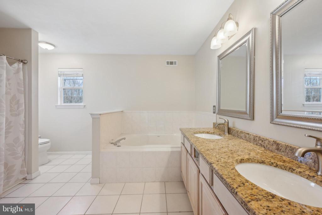 3 Kathryn Ct