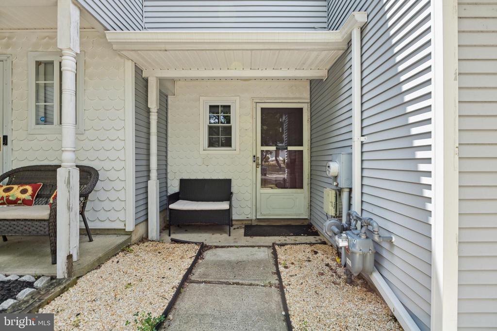 7 REGENCY DRIVE