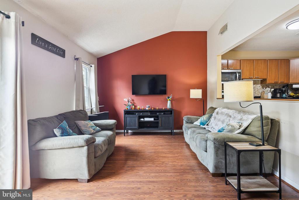 7 REGENCY DRIVE