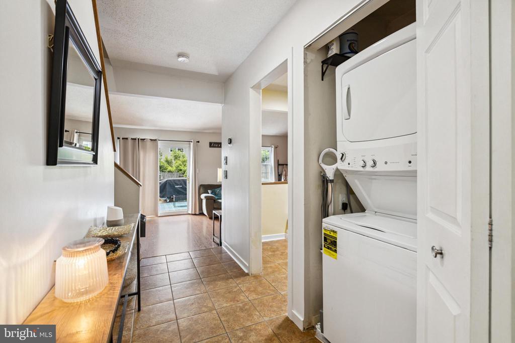 7 REGENCY DRIVE
