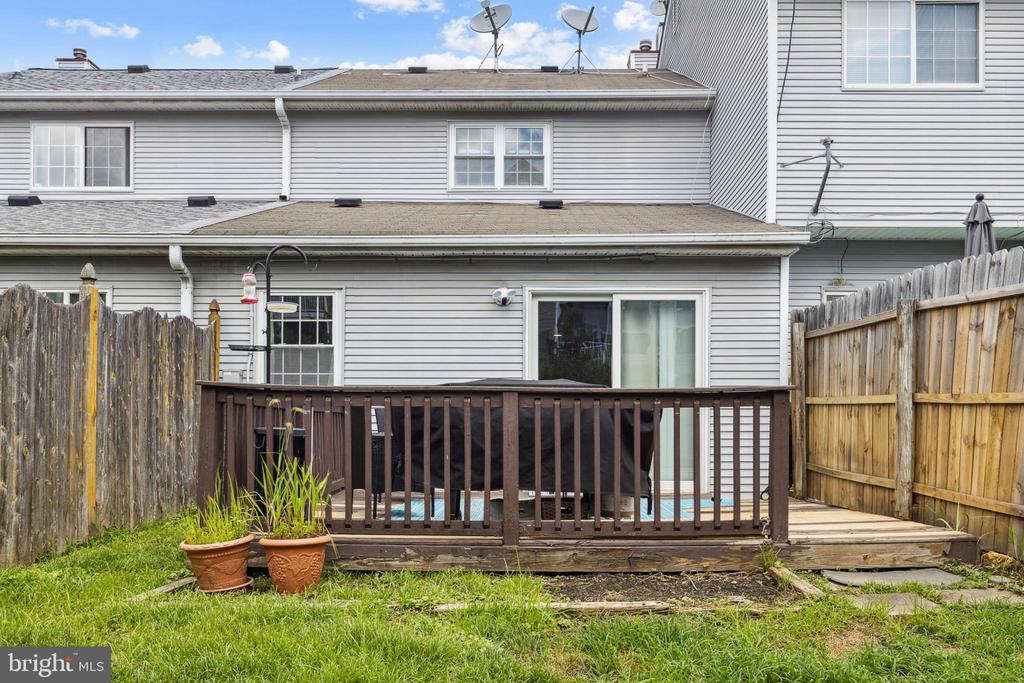 7 REGENCY DRIVE