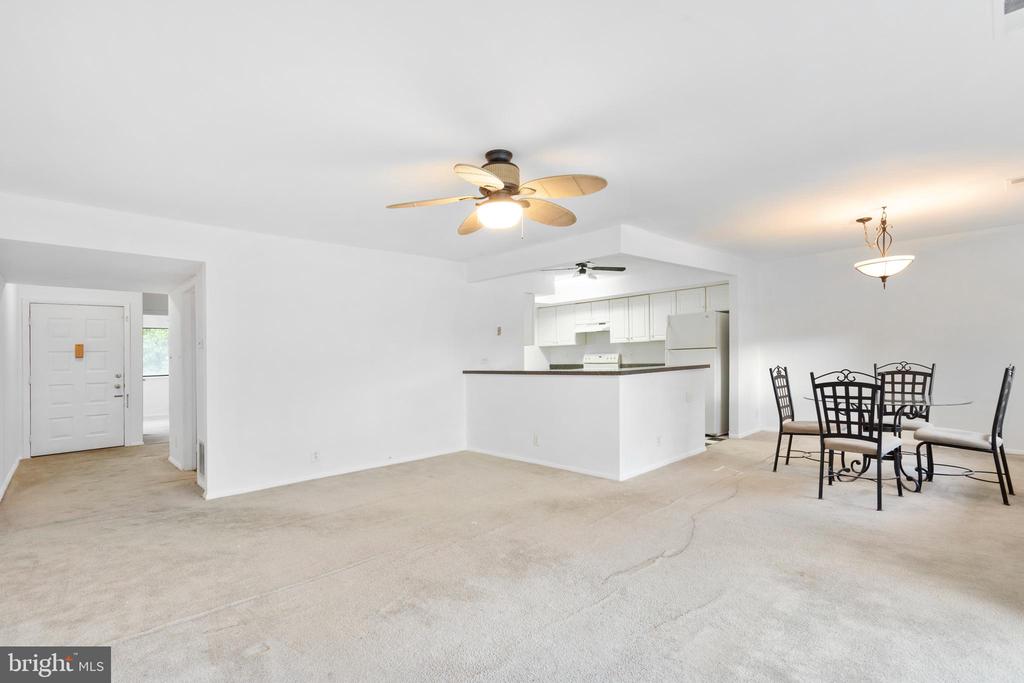 115 E KINGS HIGHWAY #216