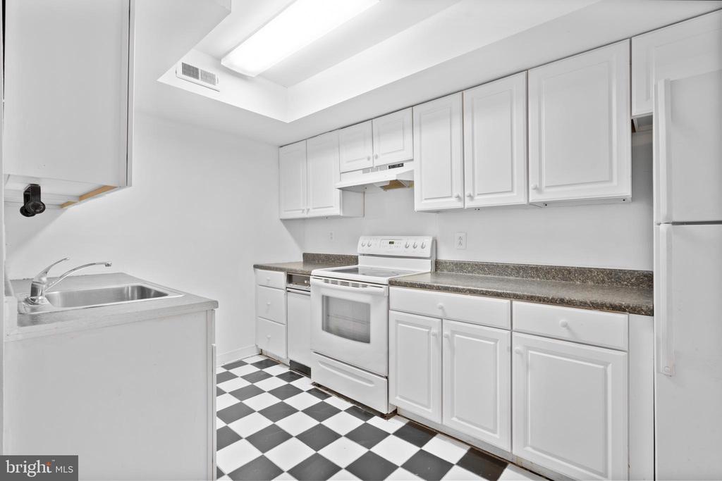 115 E KINGS HIGHWAY #216
