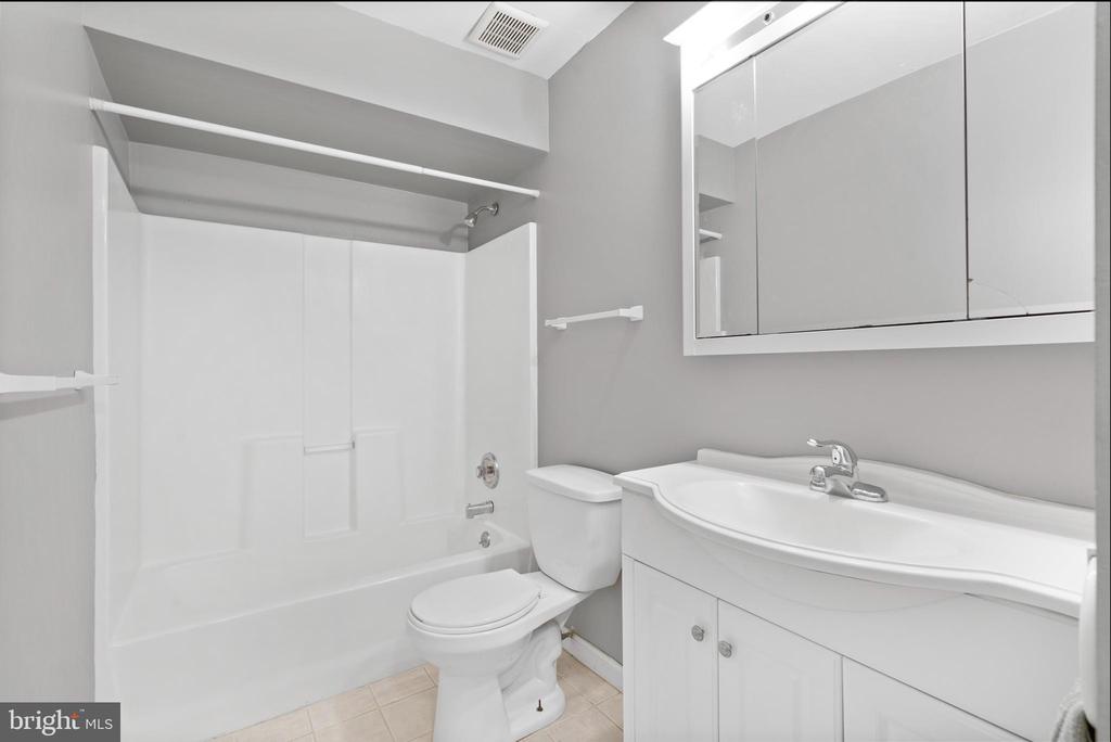 115 E KINGS HIGHWAY #216