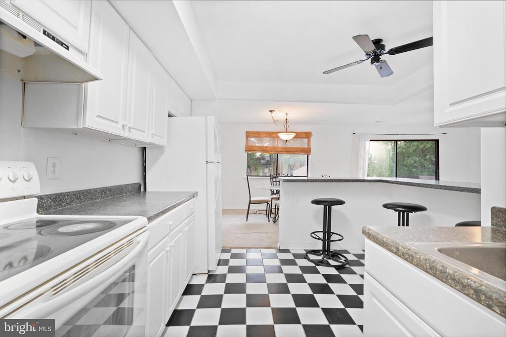 115 E KINGS HIGHWAY #216