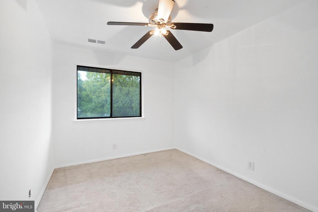 115 E KINGS HIGHWAY #216