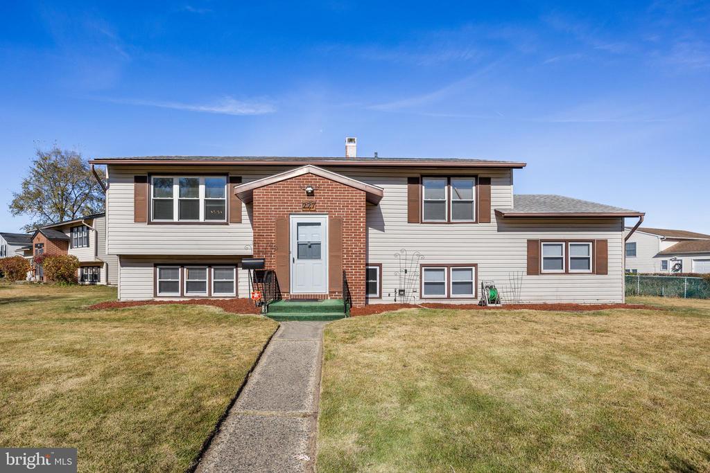 227 UNIVERSITY AVENUE