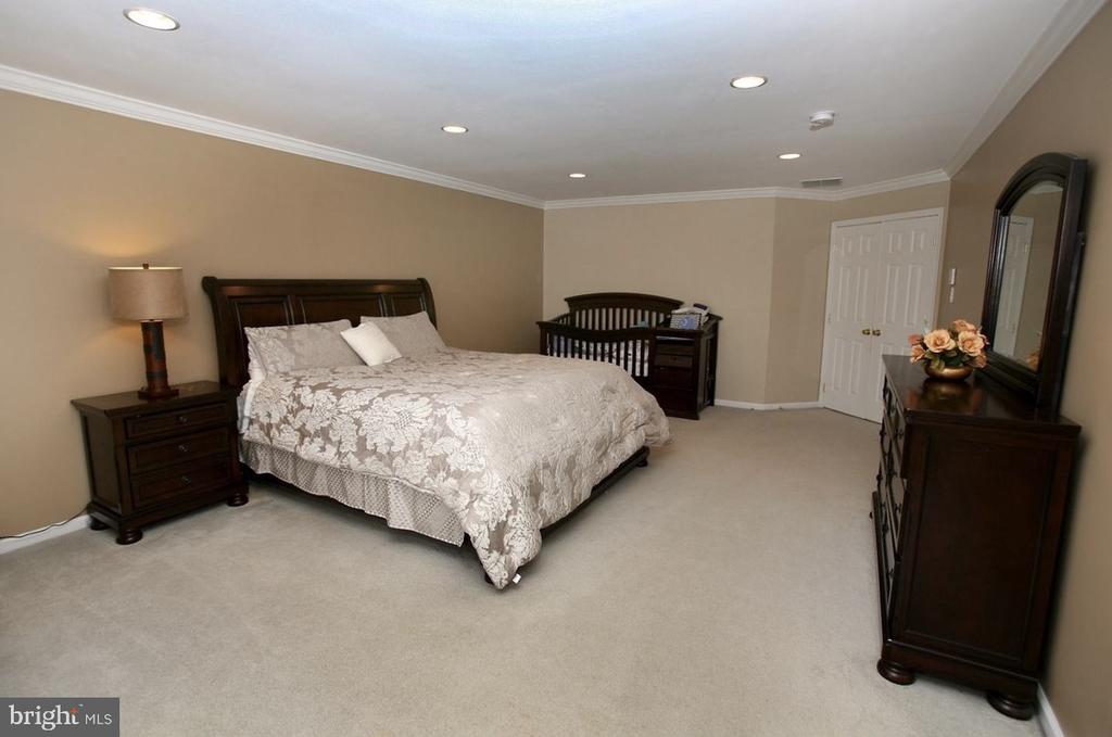 60 CYPRESS POINT