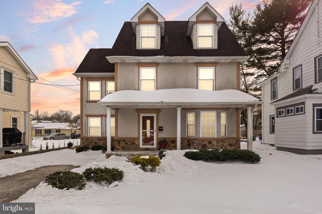 208 CHESTNUT STREET