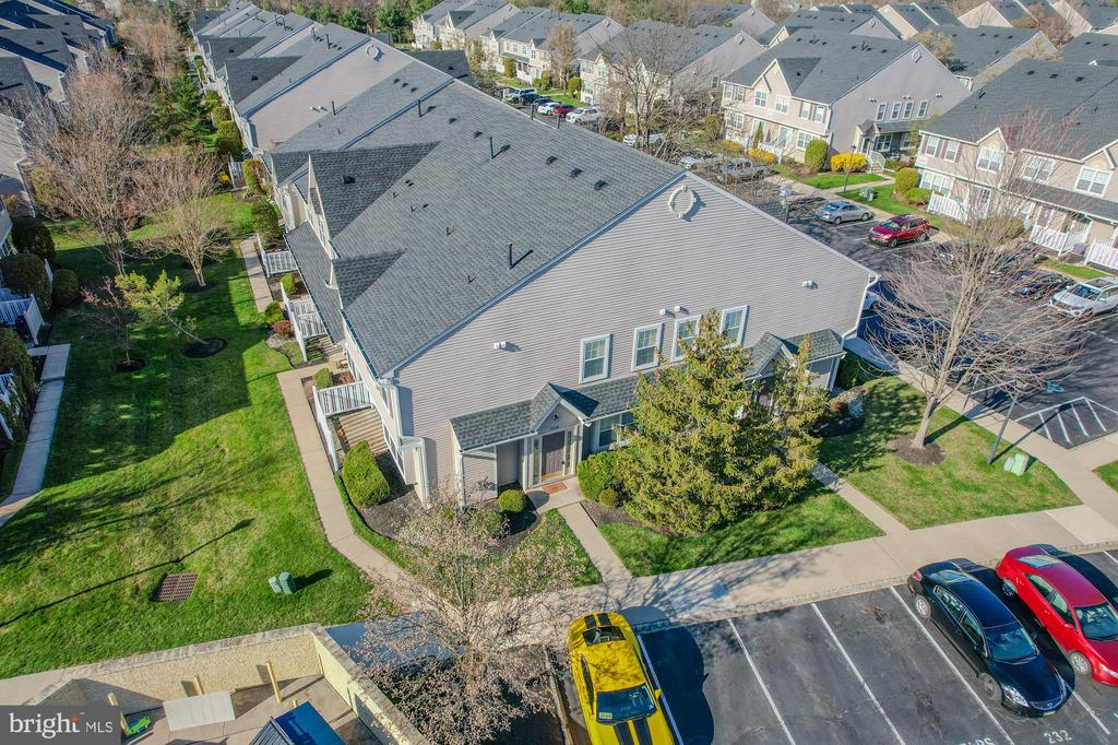 3908 GRENWICH LANE
