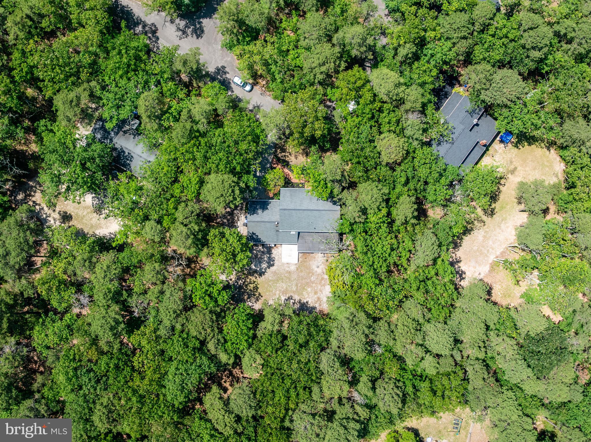 2 WOODS EDGE COURT
