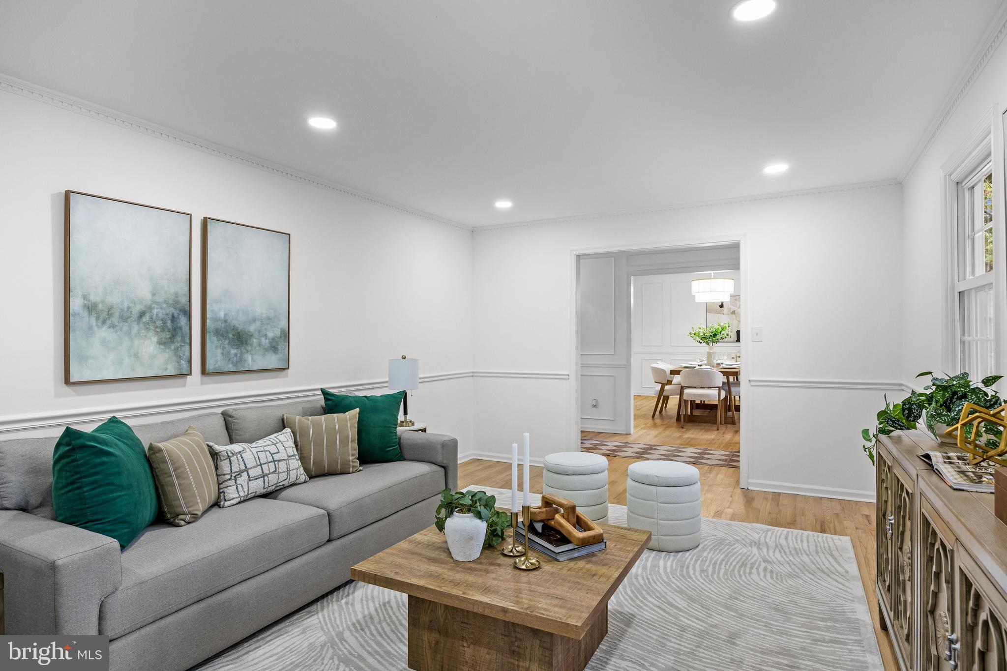 2 WOODS EDGE COURT