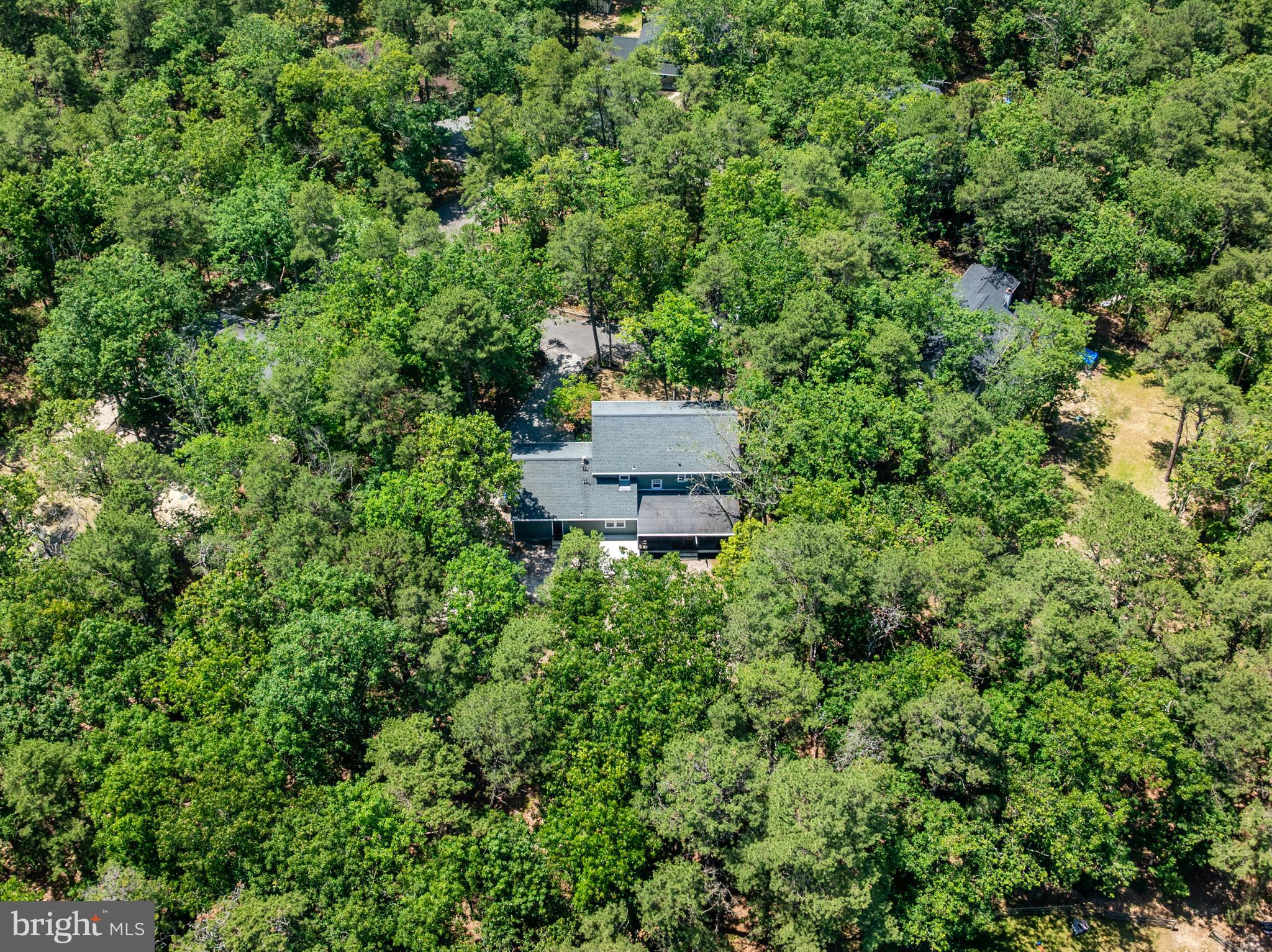 2 WOODS EDGE COURT