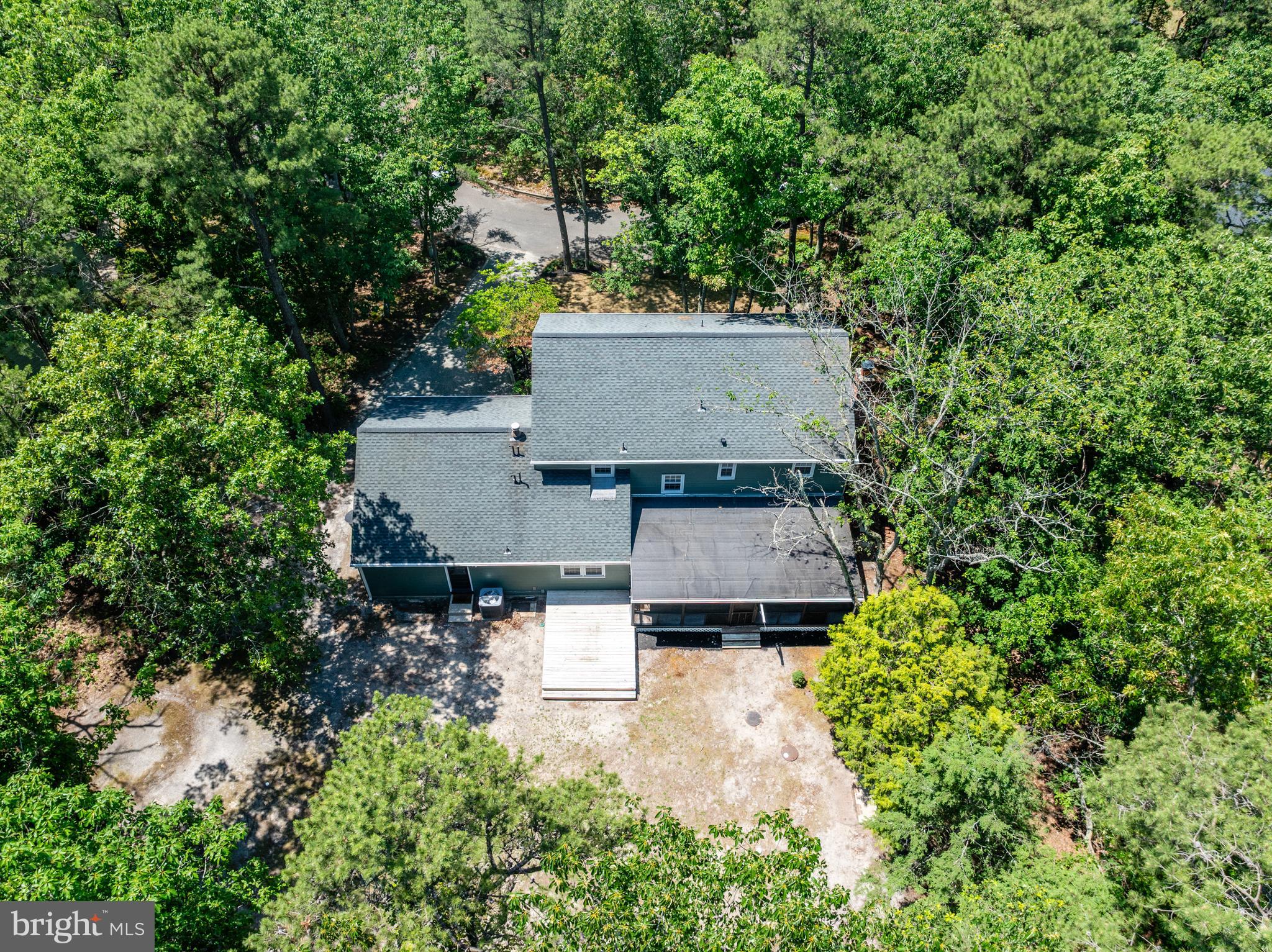 2 WOODS EDGE COURT