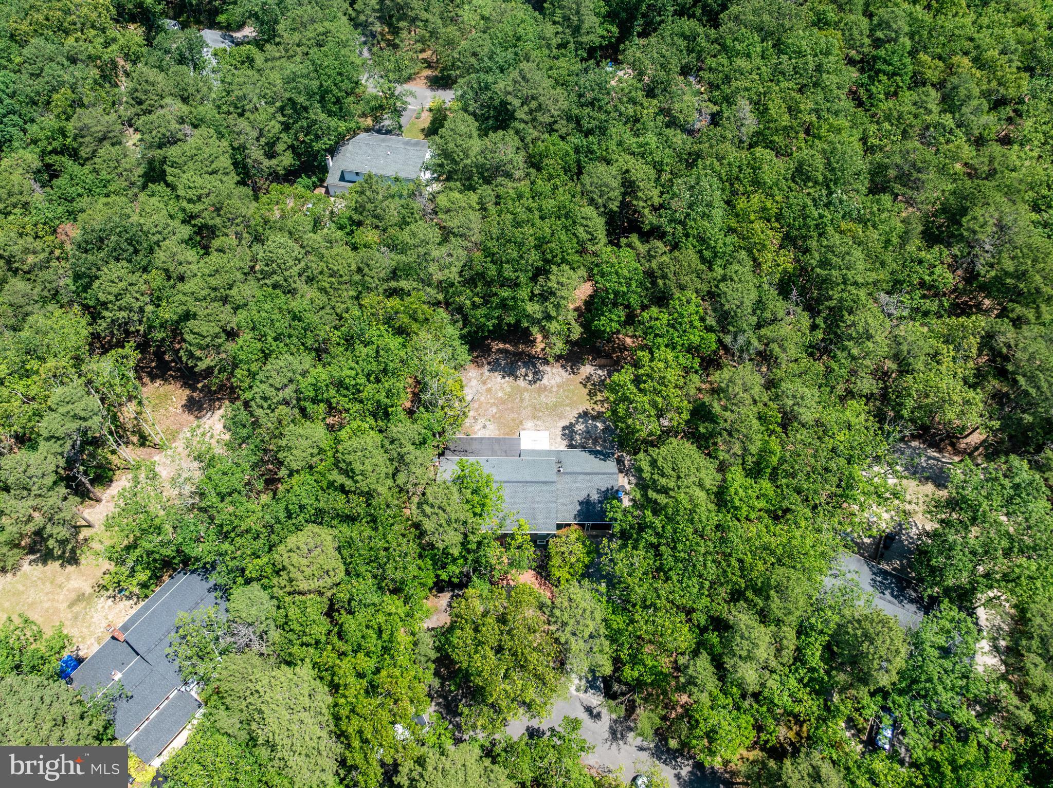 2 WOODS EDGE COURT