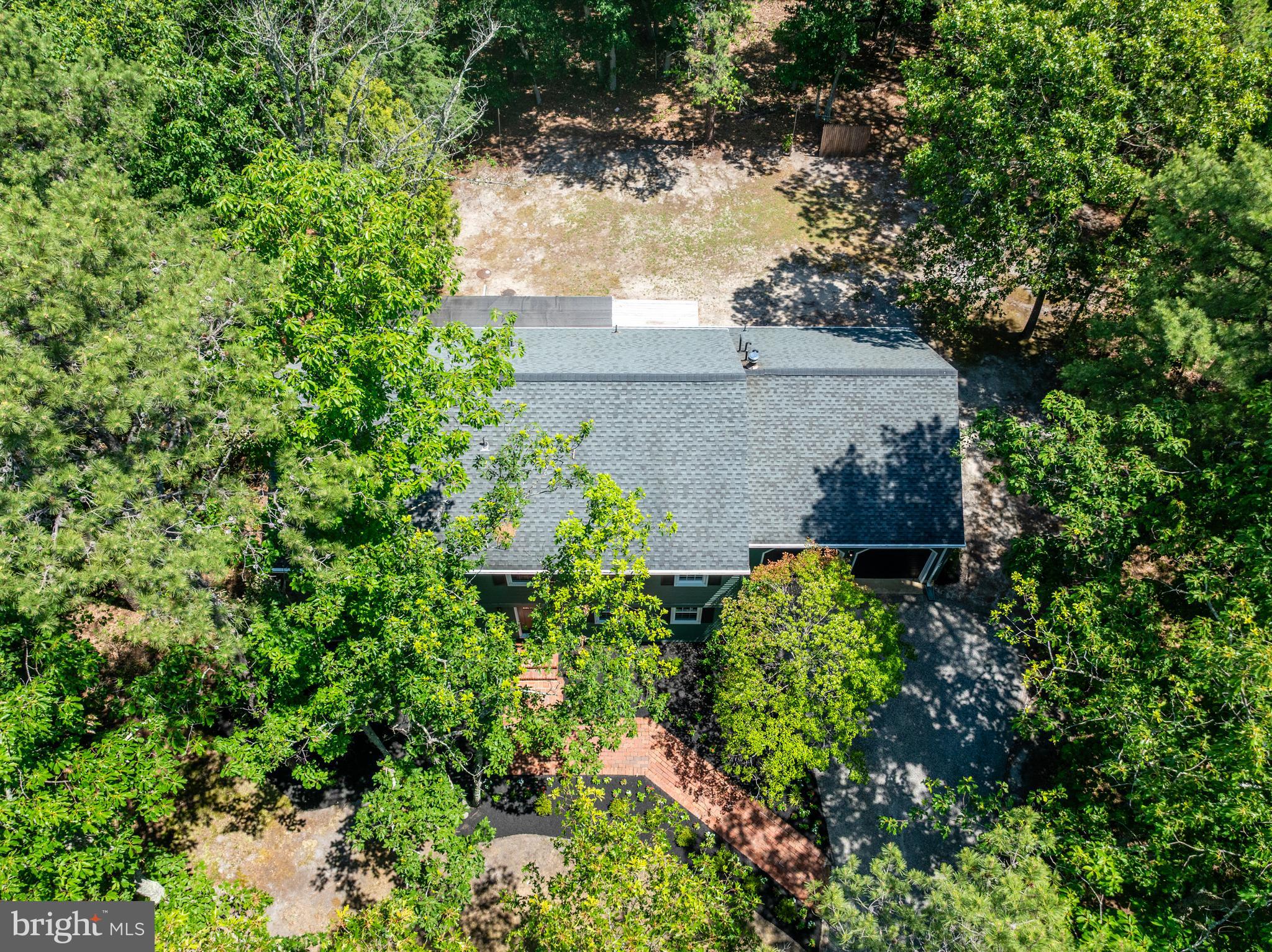 2 WOODS EDGE COURT