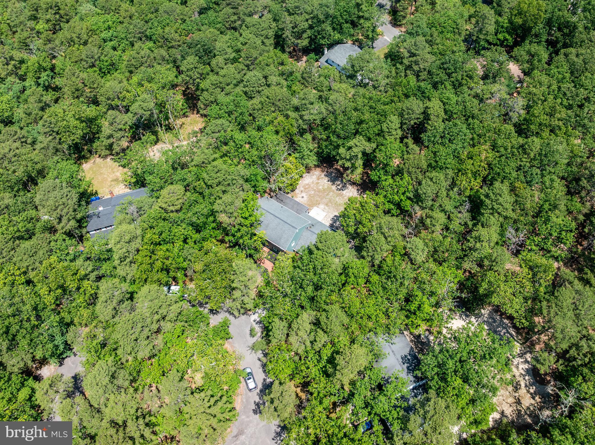 2 WOODS EDGE COURT
