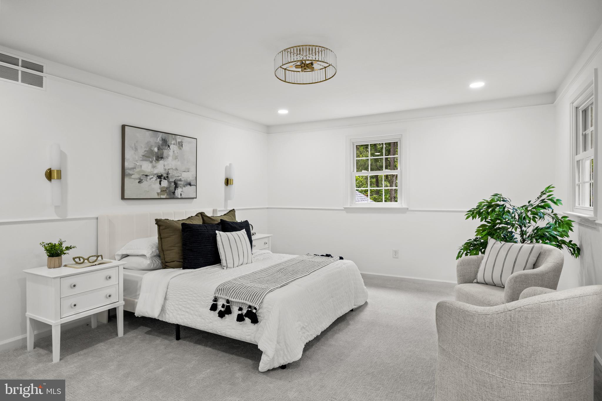 2 WOODS EDGE COURT