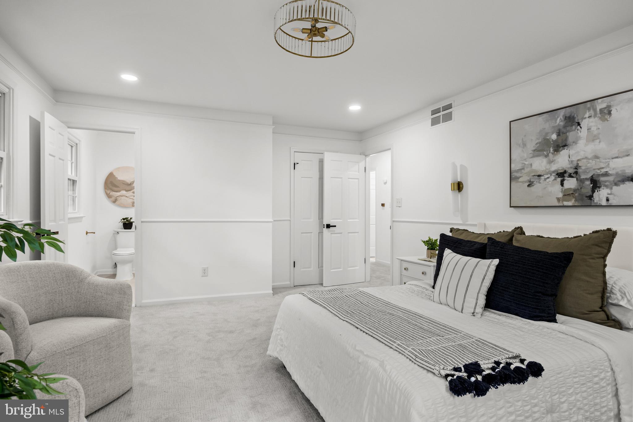 2 WOODS EDGE COURT