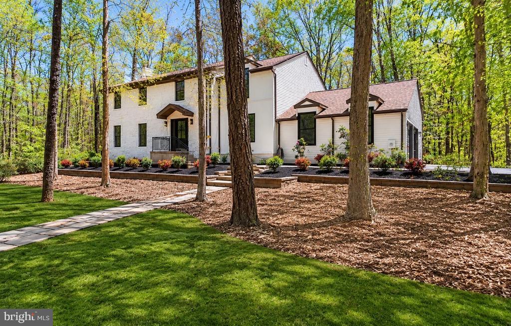 1 DICKSON DRIVE