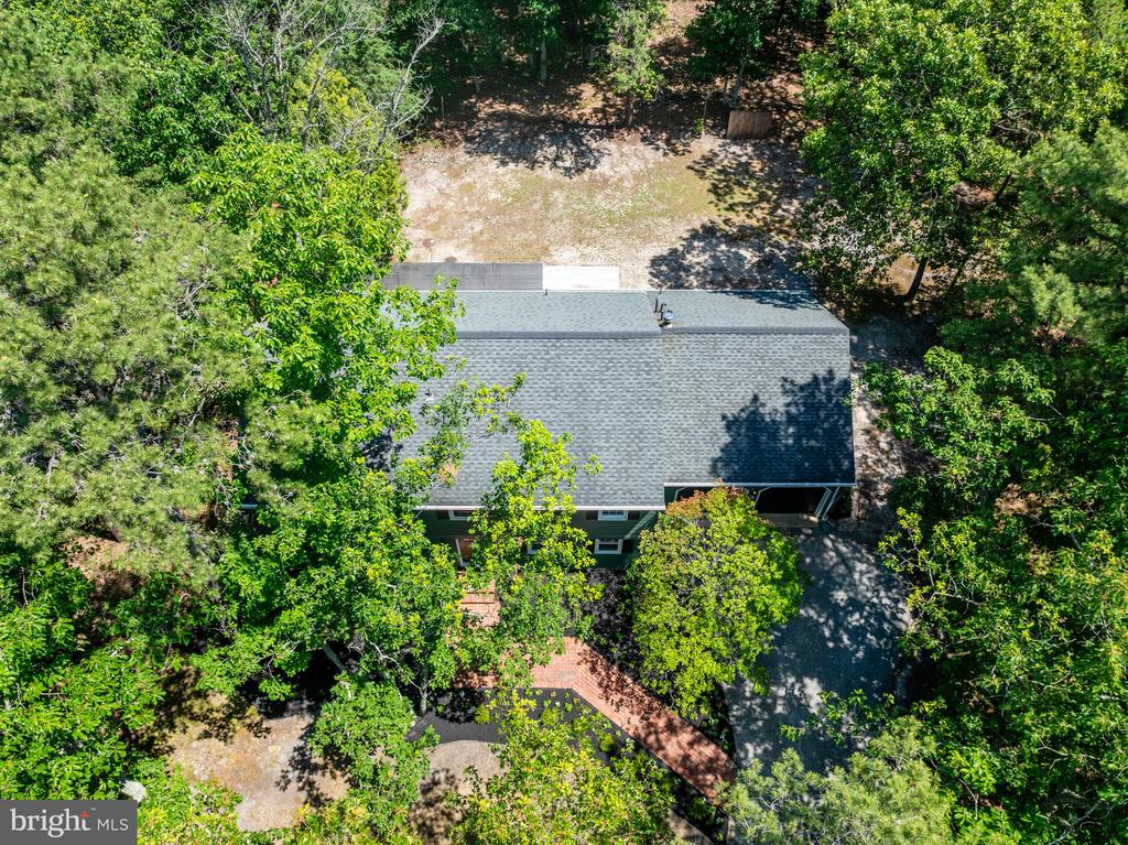 2 WOODS EDGE COURT
