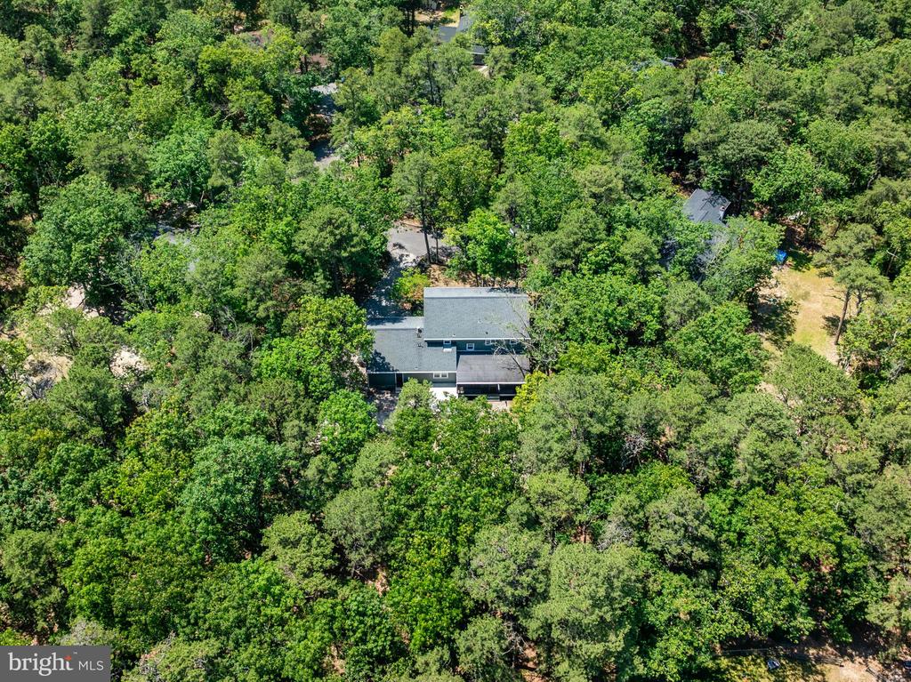 2 WOODS EDGE COURT