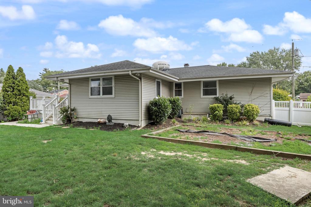 32 LARKIN ROAD