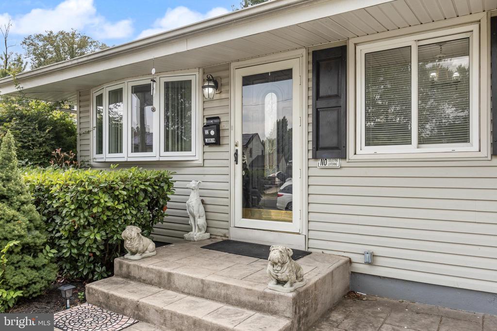 32 LARKIN ROAD