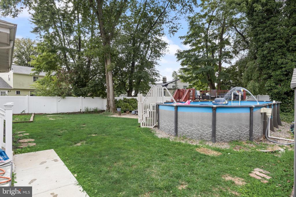 32 LARKIN ROAD