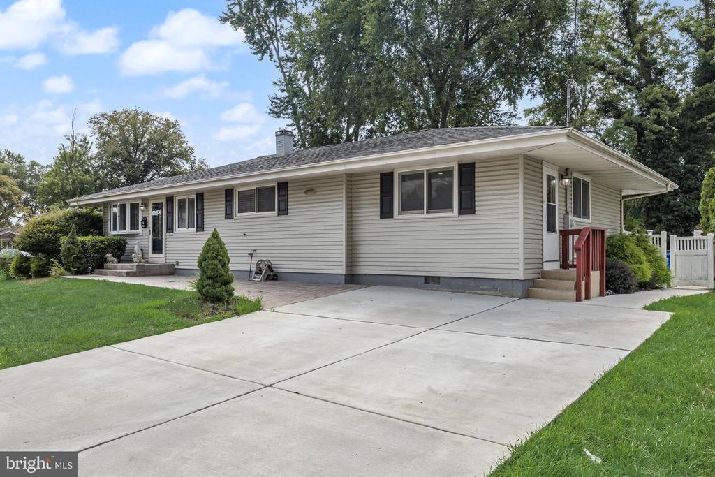 32 LARKIN ROAD