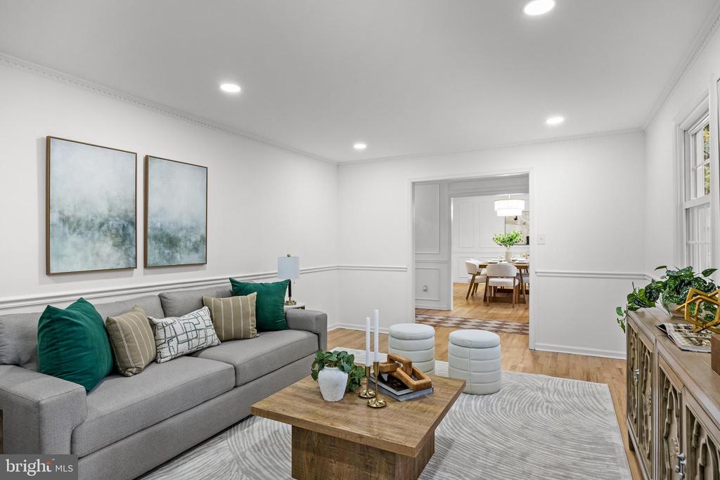 2 WOODS EDGE COURT