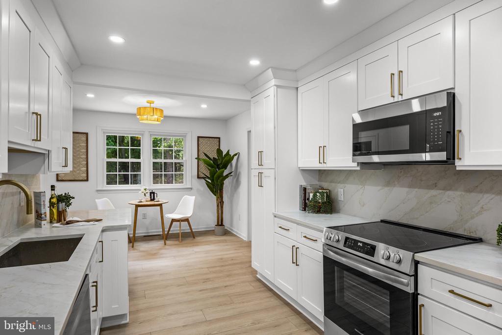 2 WOODS EDGE COURT