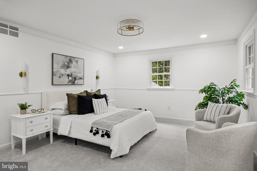 2 WOODS EDGE COURT