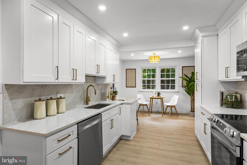 2 WOODS EDGE COURT