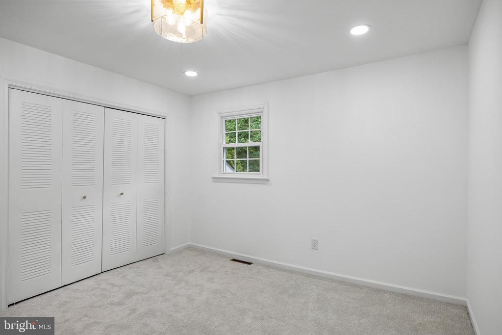 2 WOODS EDGE COURT
