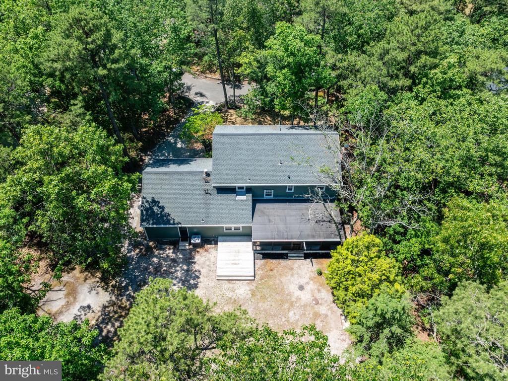2 WOODS EDGE COURT