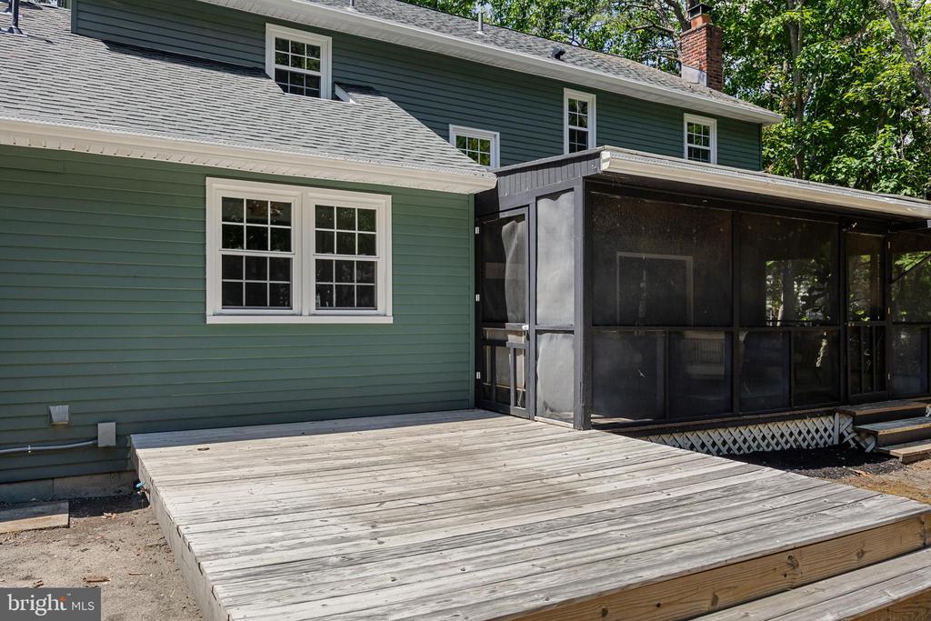 2 WOODS EDGE COURT