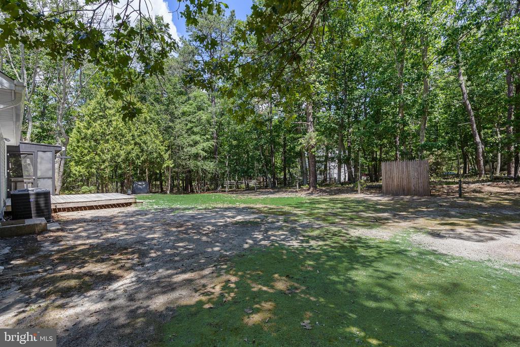 2 WOODS EDGE COURT