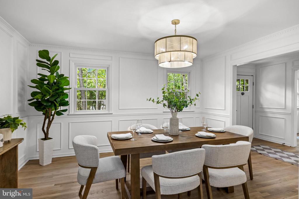 2 WOODS EDGE COURT