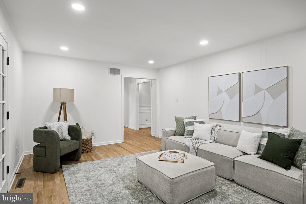 2 WOODS EDGE COURT