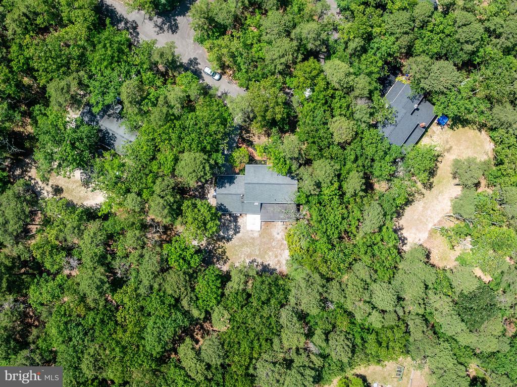 2 WOODS EDGE COURT