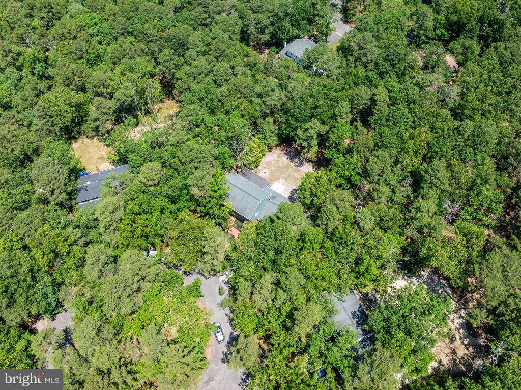 2 WOODS EDGE COURT