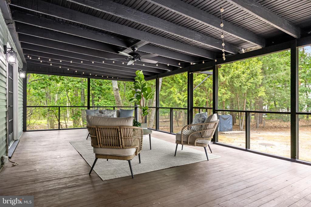 2 WOODS EDGE COURT