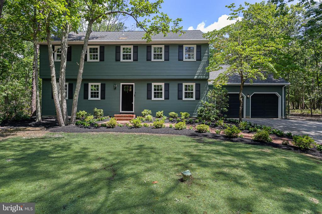 2 WOODS EDGE COURT