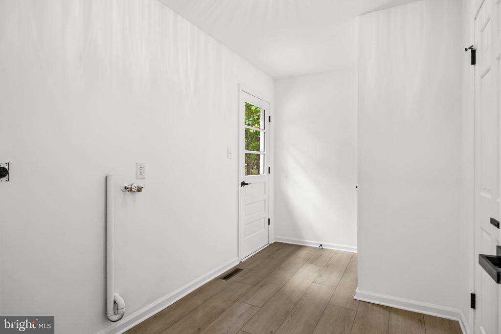 2 WOODS EDGE COURT
