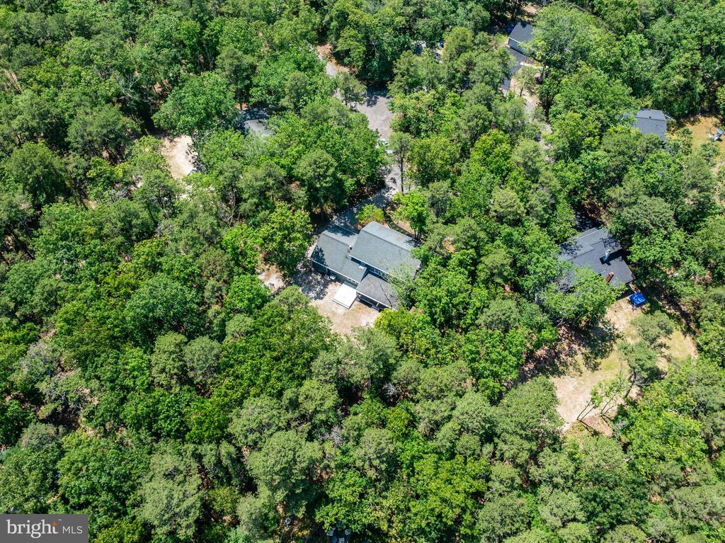 2 WOODS EDGE COURT